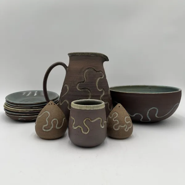Dishes Sofia Oslë, 2025, Stoneware with Ochre