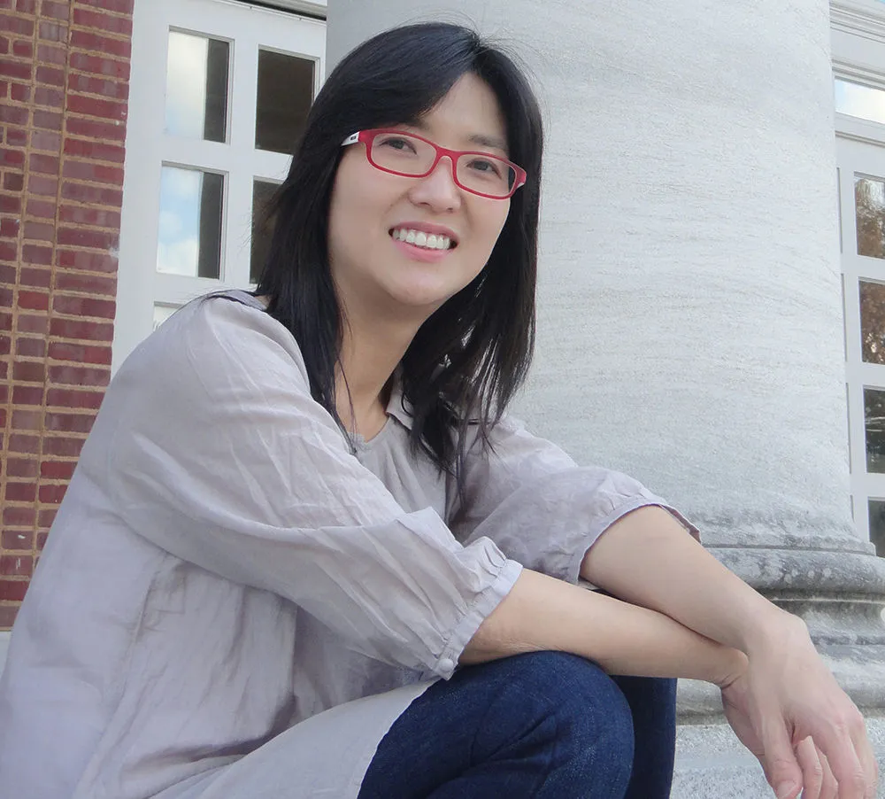 Photo of the artist, Eun-Kyung Suh.